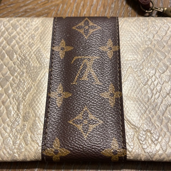 Upcycled LV crossbody Gold leather purse - Picture 4 of 5